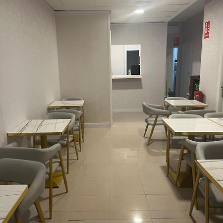 Gavà Air Hostel Capsules Airport מראה חיצוני תמונה