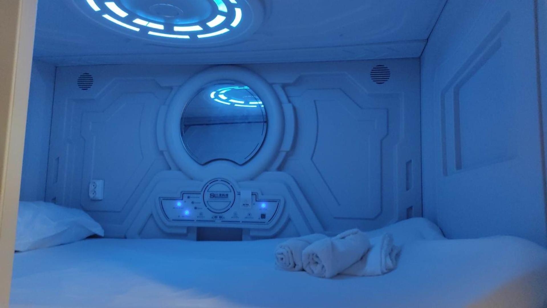 Gavà Air Hostel Capsules Airport מראה חיצוני תמונה
